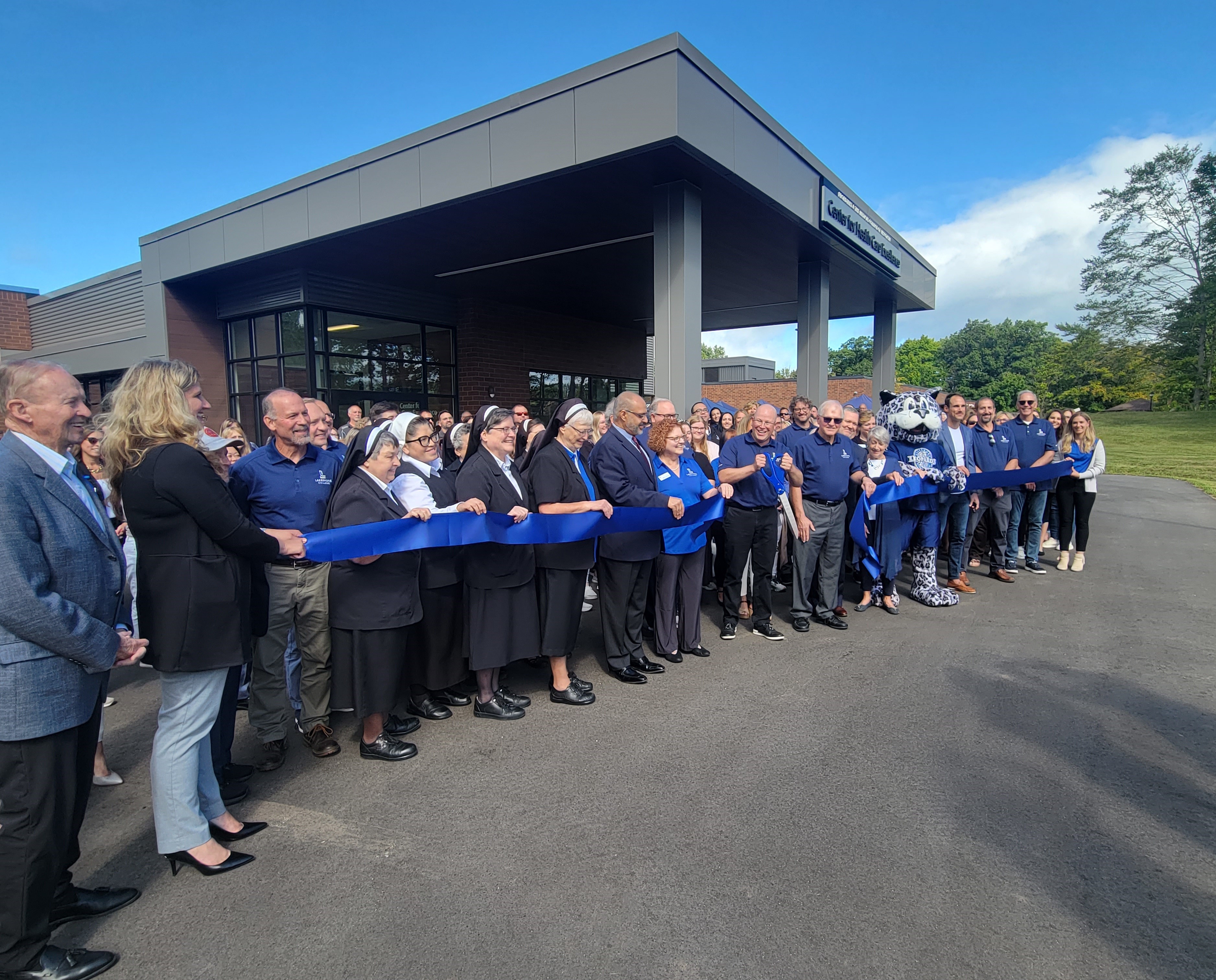 Lakeshore College’s new Froedtert & the Medical College of Wisconsin Center for Health Care Excellence hosted over 250 guests at a ribbon-cutting celebration Sept. 6 on the college’s Cleveland campus.