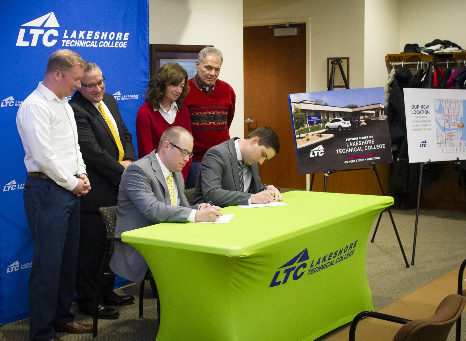 LTC President Paul Carlsen and property owner Alex Allie sign an agreement for the relocation of LTC’s Manitowoc campus to 600 York Street, an Allie-owned property. Mayor Justin Nickels, Progress Lakeshore Executive Director Peter Wills, Chamber of Manitowoc County Executive Director Karen Nichols, and LTC District Board of Trustees Chair John Lukas observe.